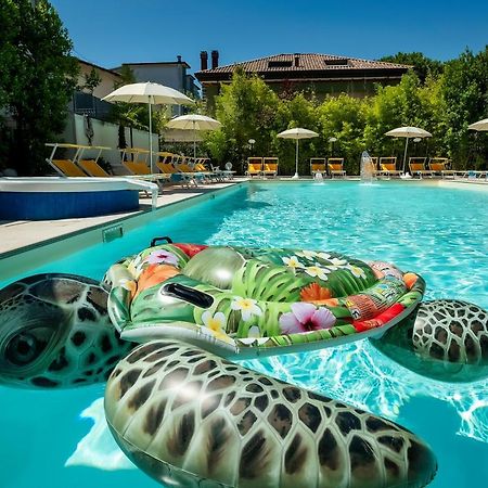 Hotel Tre Rose Riccione Buitenkant foto