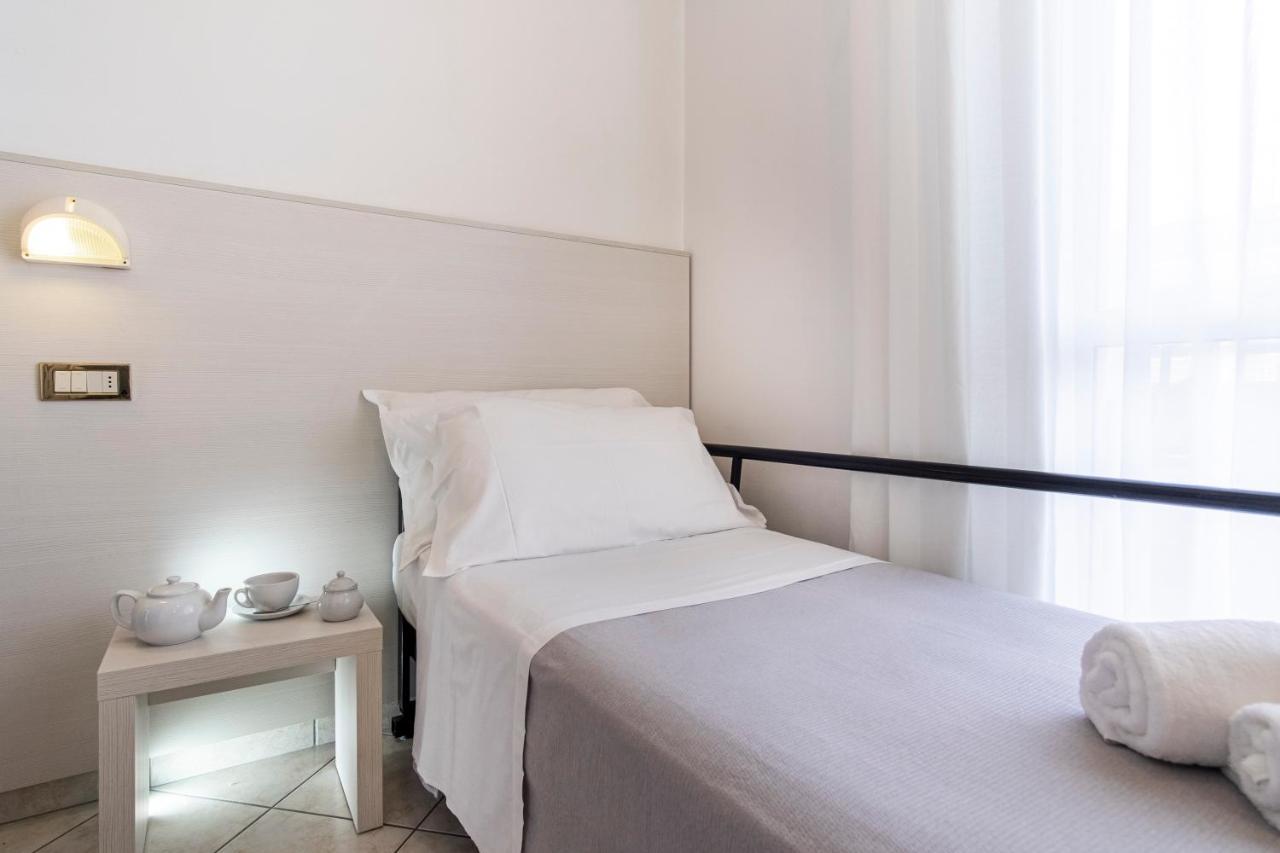 Hotel Tre Rose Riccione Buitenkant foto
