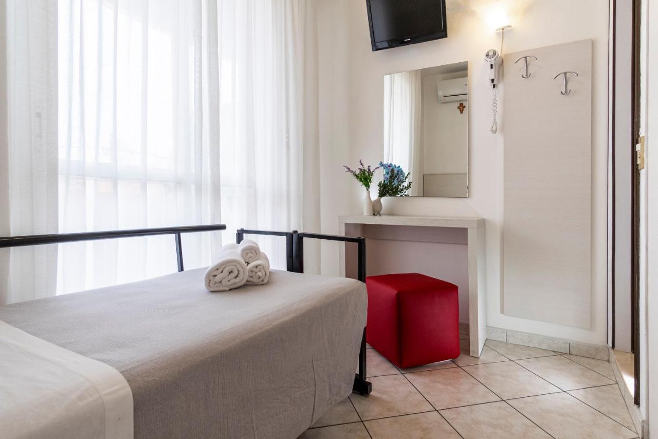 Hotel Tre Rose Riccione Buitenkant foto