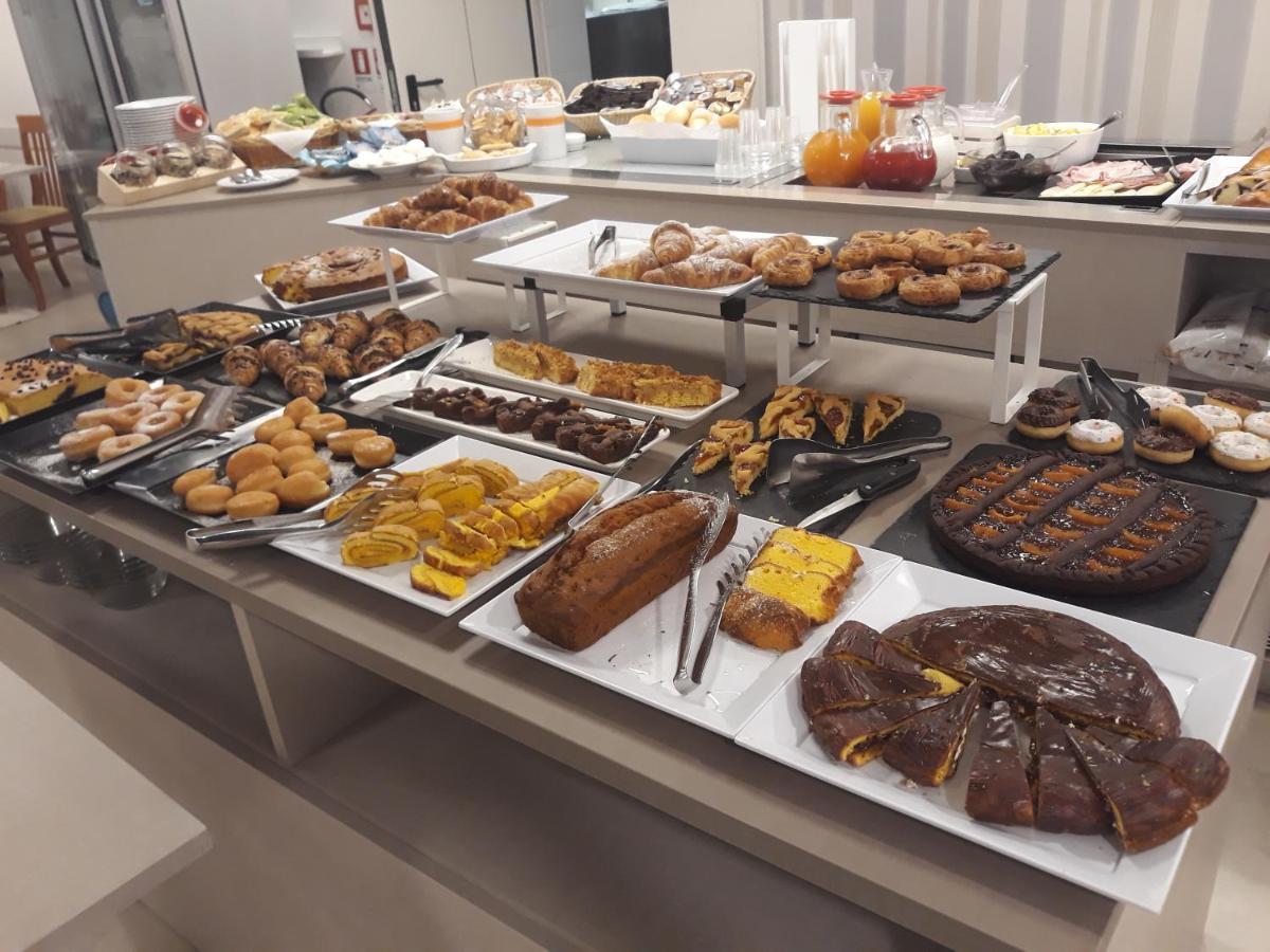Hotel Tre Rose Riccione Buitenkant foto