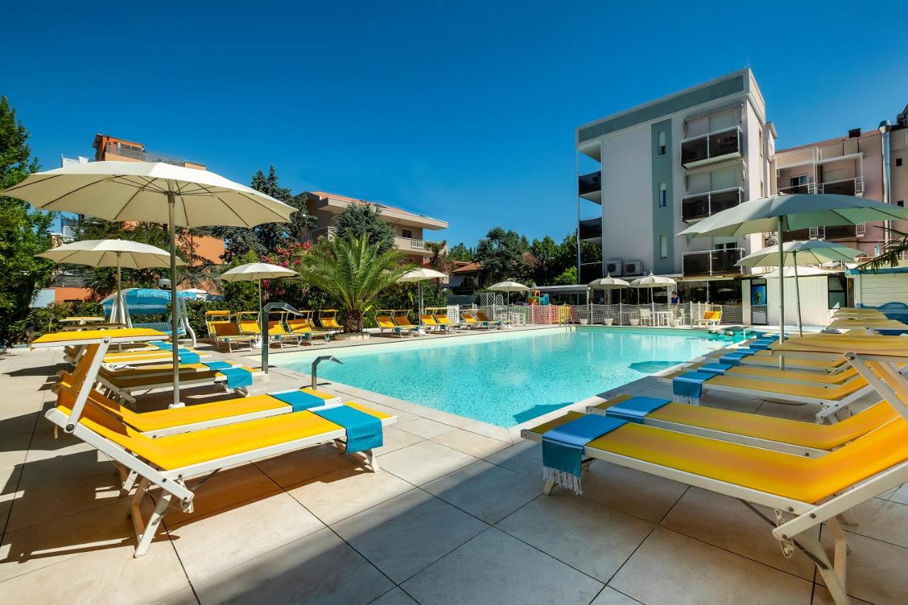 Hotel Tre Rose Riccione Buitenkant foto