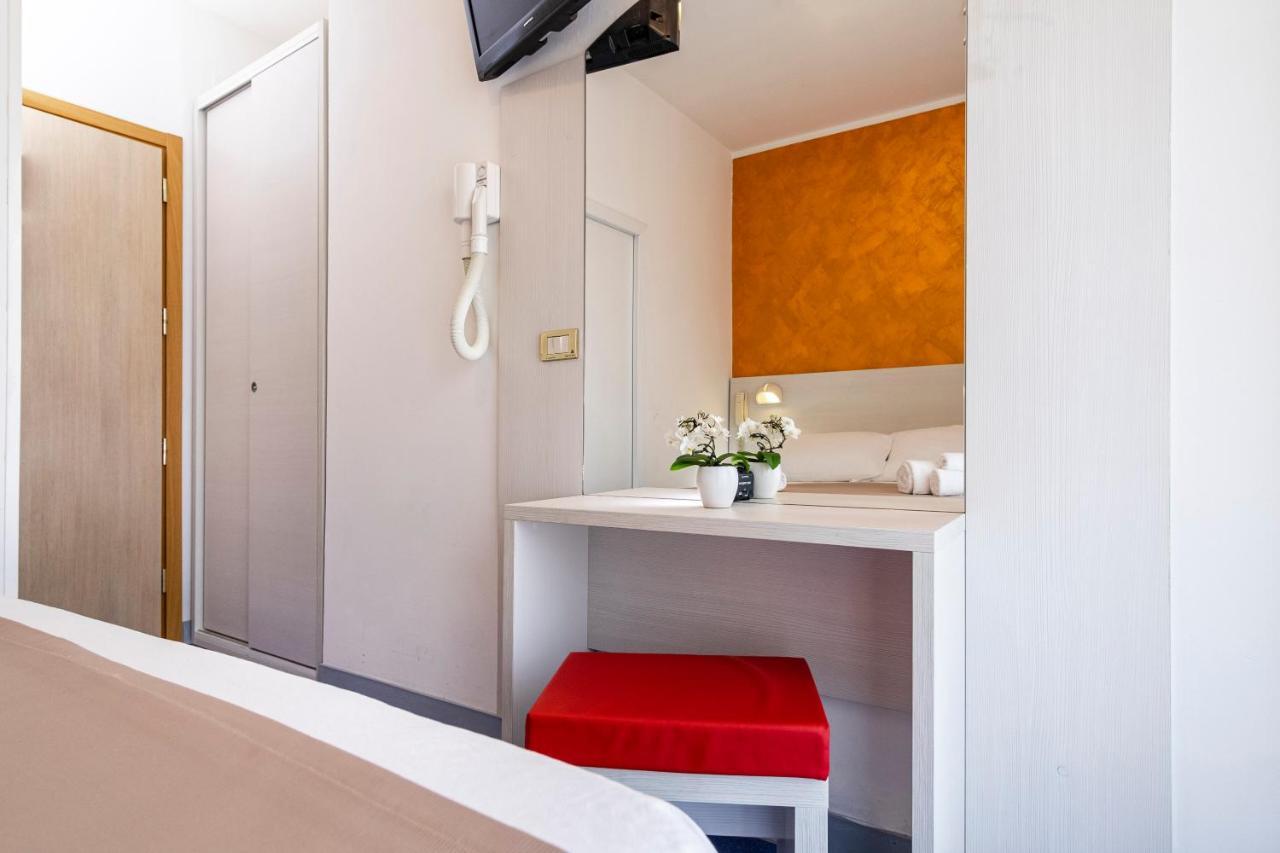 Hotel Tre Rose Riccione Buitenkant foto