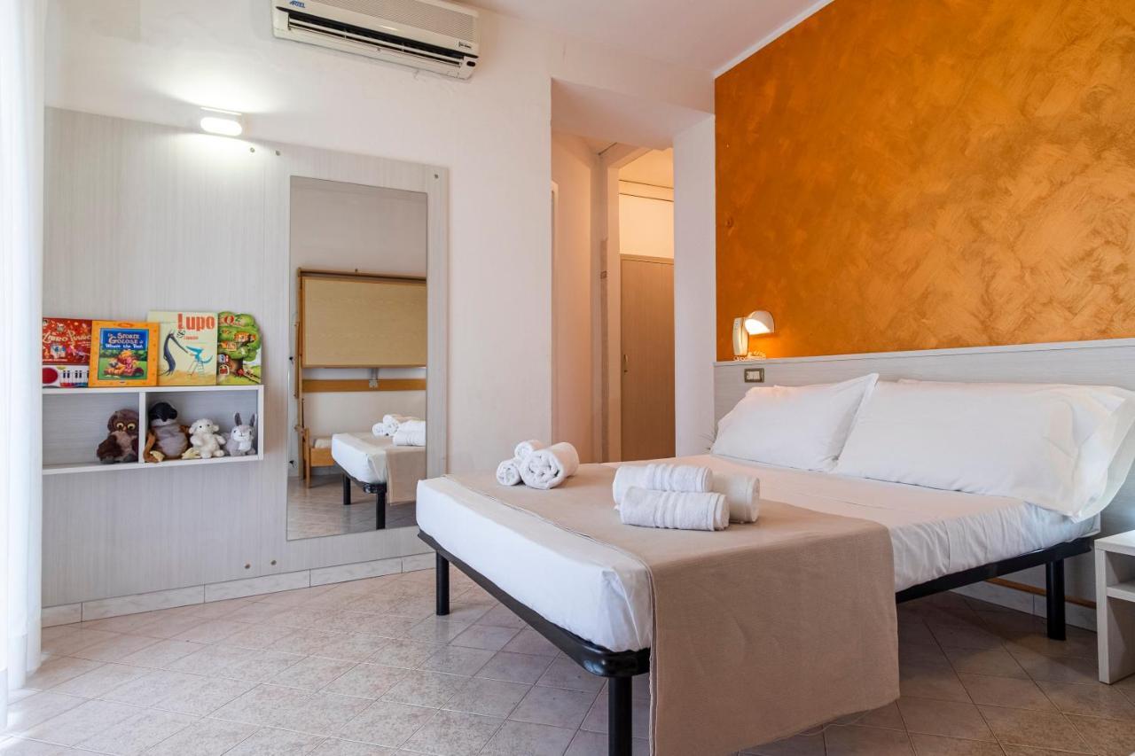 Hotel Tre Rose Riccione Buitenkant foto