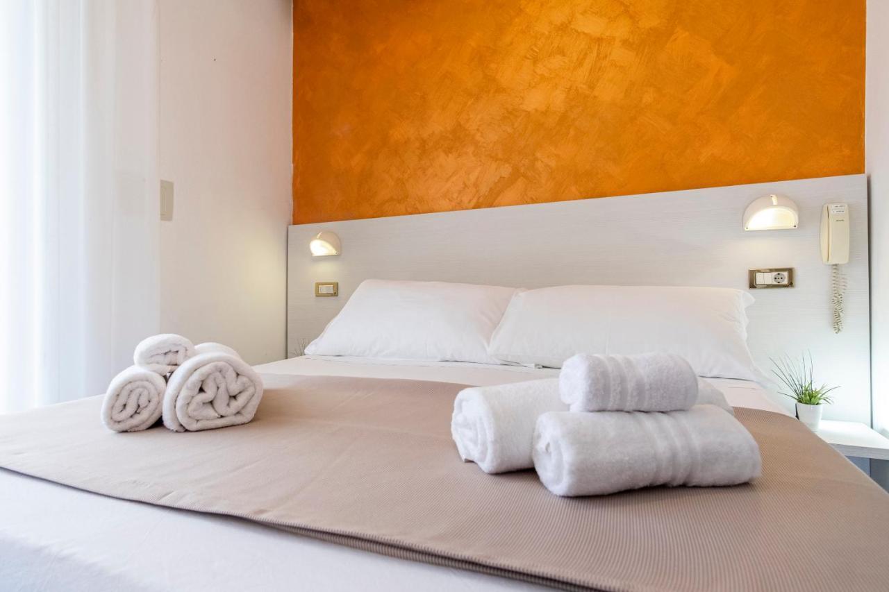 Hotel Tre Rose Riccione Buitenkant foto