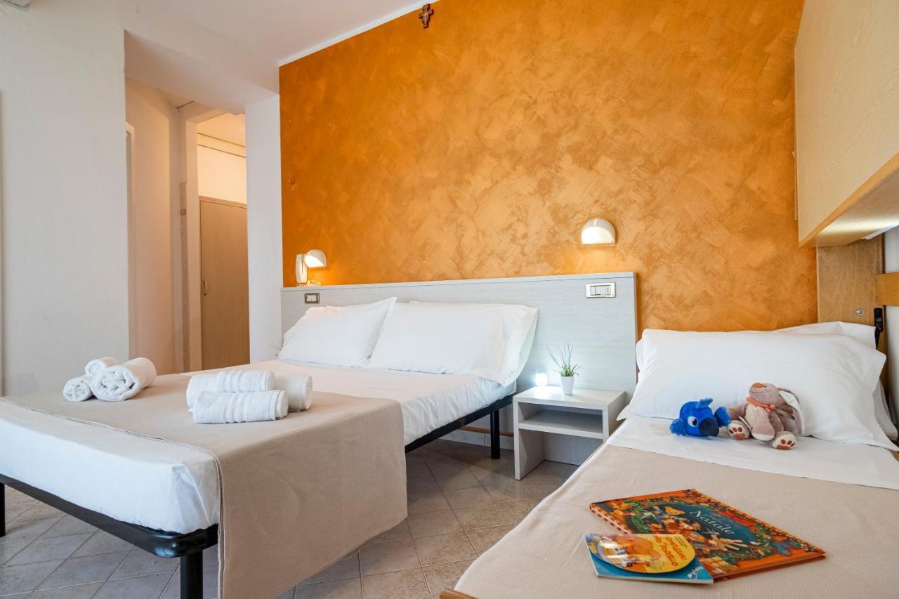 Hotel Tre Rose Riccione Buitenkant foto