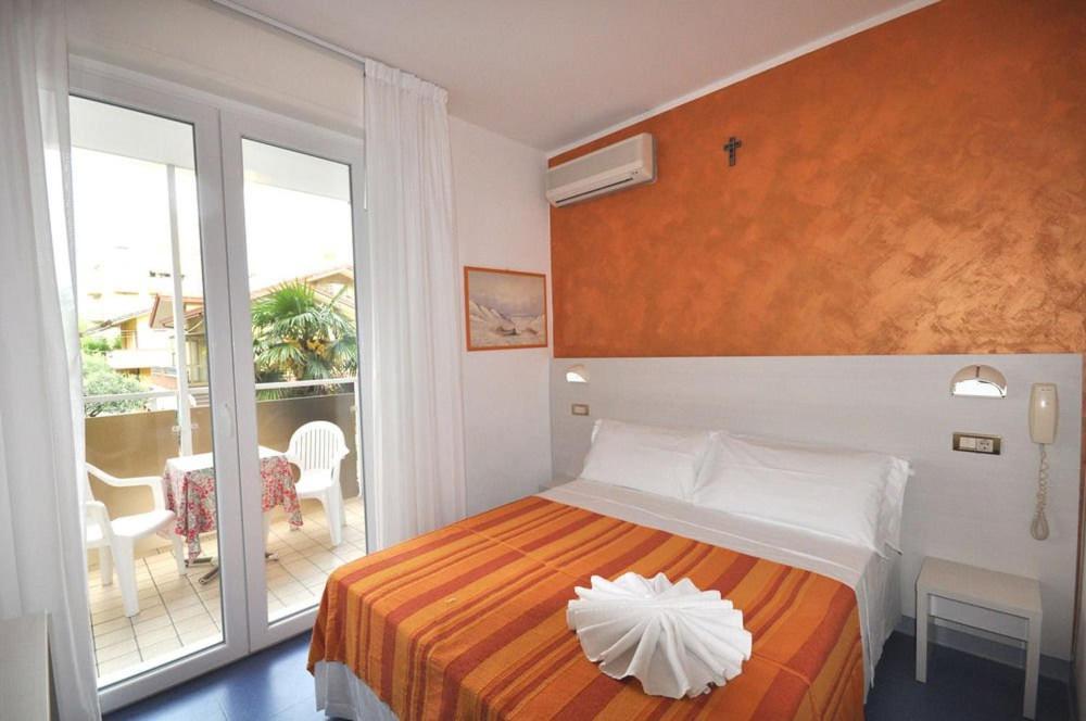 Hotel Tre Rose Riccione Buitenkant foto