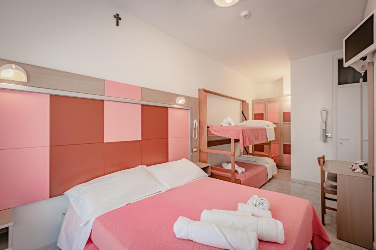 Hotel Tre Rose Riccione Buitenkant foto