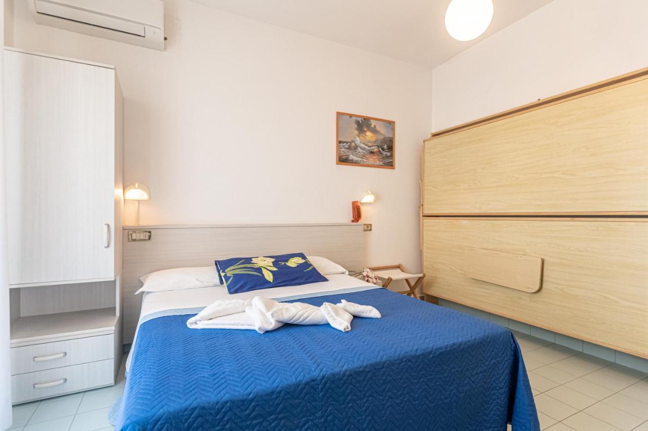 Hotel Tre Rose Riccione Buitenkant foto