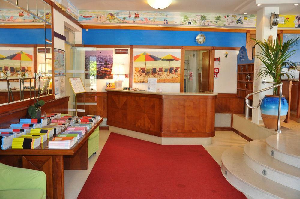 Hotel Tre Rose Riccione Buitenkant foto