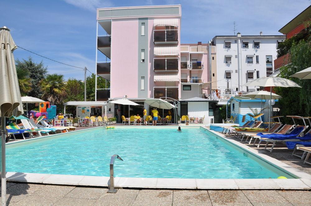Hotel Tre Rose Riccione Buitenkant foto