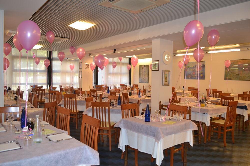 Hotel Tre Rose Riccione Buitenkant foto