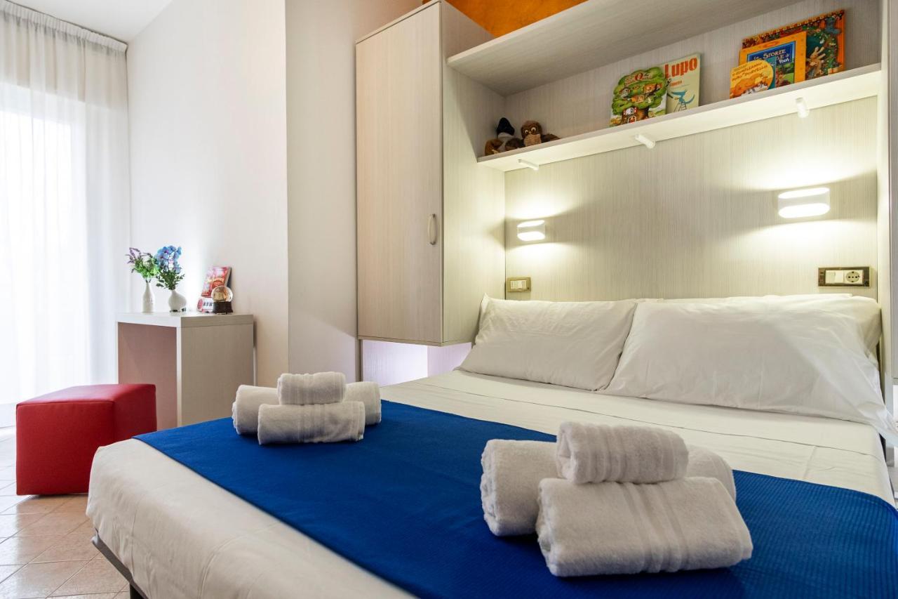 Hotel Tre Rose Riccione Buitenkant foto