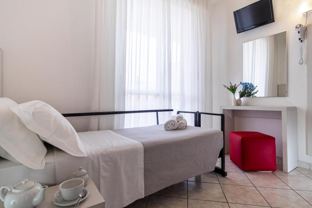 Hotel Tre Rose Riccione Buitenkant foto