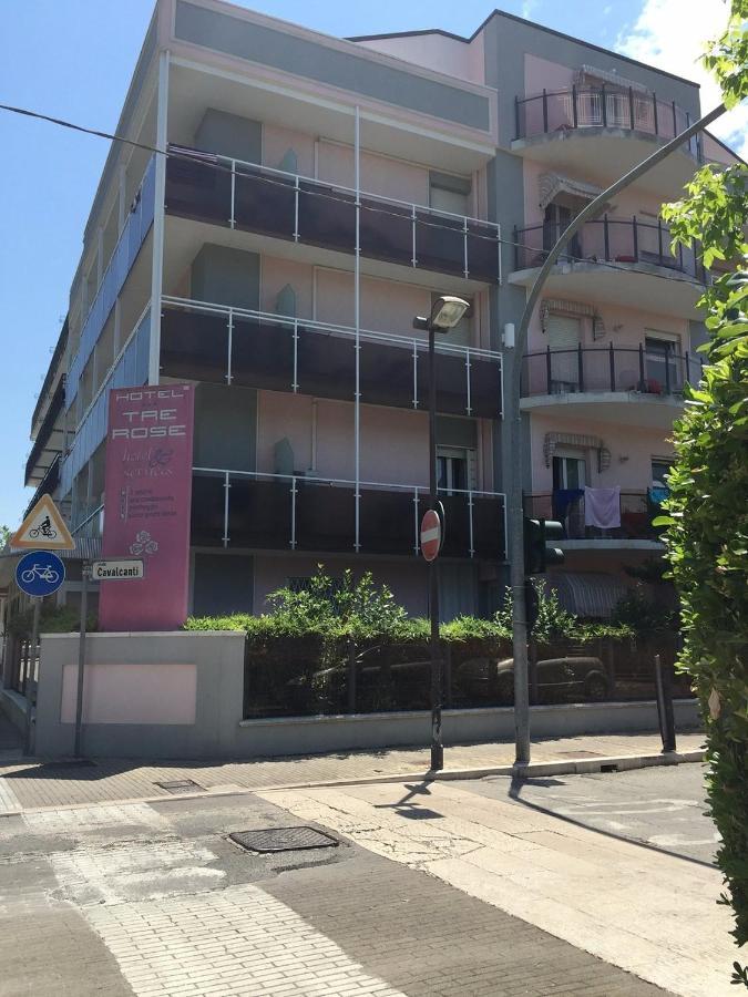 Hotel Tre Rose Riccione Buitenkant foto